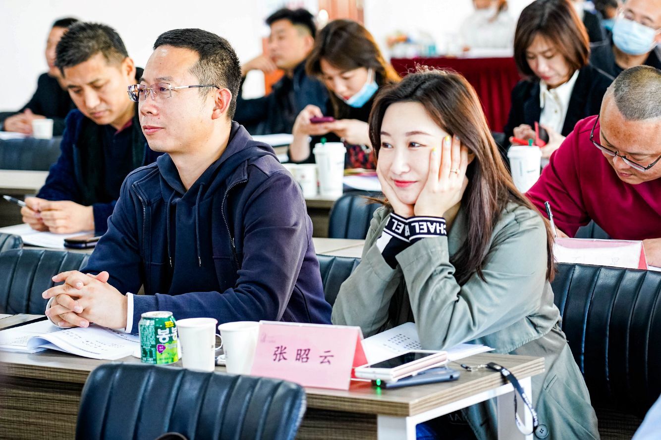 清大工商管理EMBA總裁班46期同學(xué)上課照片