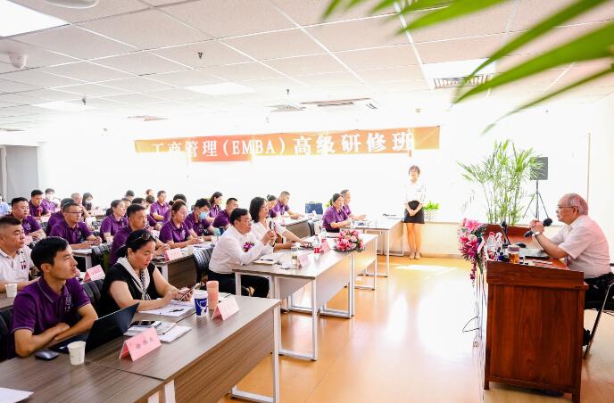 工商管理(EMBA)總裁高級研修班49期開學(xué)典禮現(xiàn)場照片